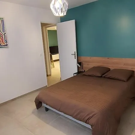 Chez Julie Saint-Raphaël